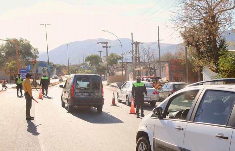 Controles en los ingresos a La Falda (foto archivo).