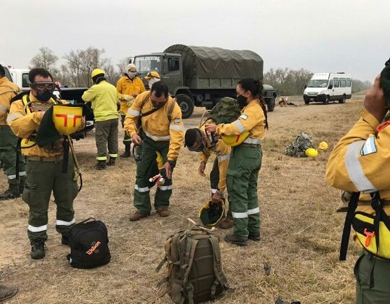 Brigadistas se sumaron al combate del fuego en el Paraná.