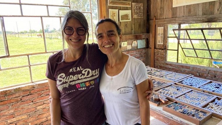 Una pulpería de pueblo ofrece libros gratuitos a sus clientes