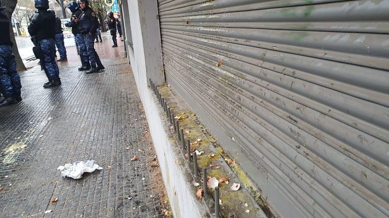Disturbios de los choferes de Aoita frente al edificio de Fetap.