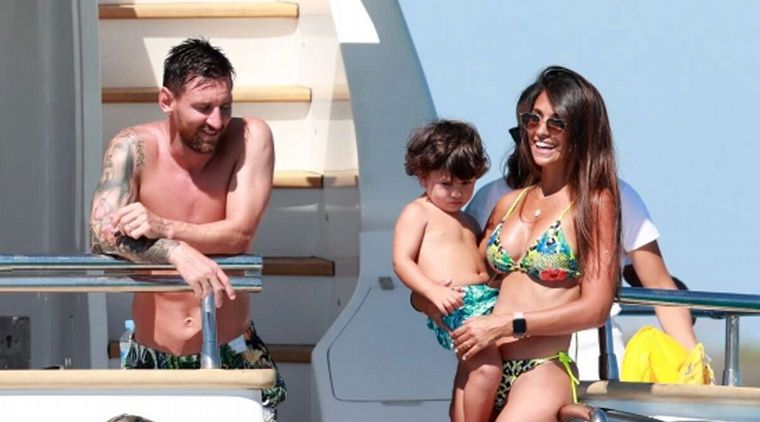 Lionel Messi y su familia en Ibiza.
