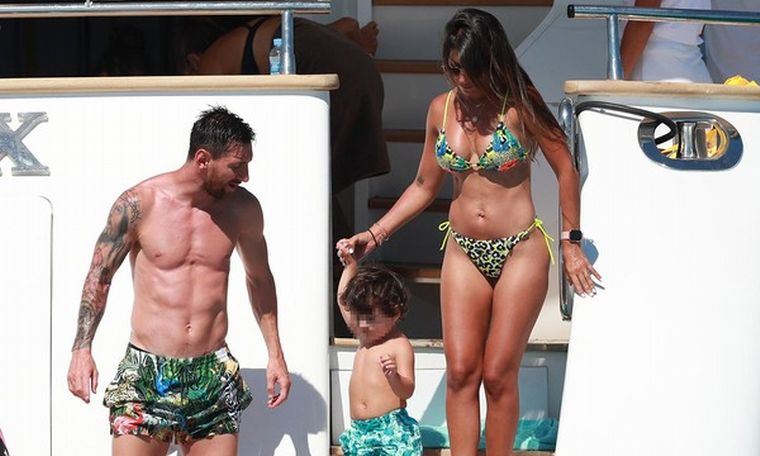 Lionel Messi y su familia en Ibiza.