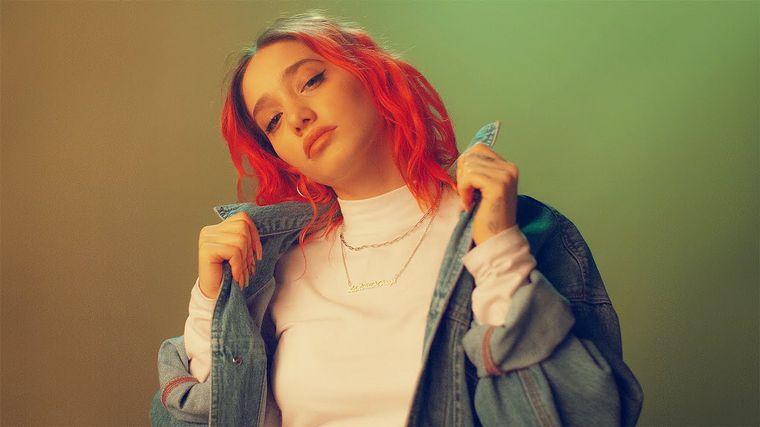 La cantante, de 21 años, presentó "Guapo".