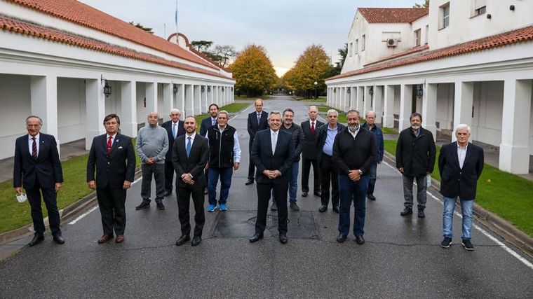 Alberto junto a los empresarios y la CGT el 4 de mayo, en Olivos