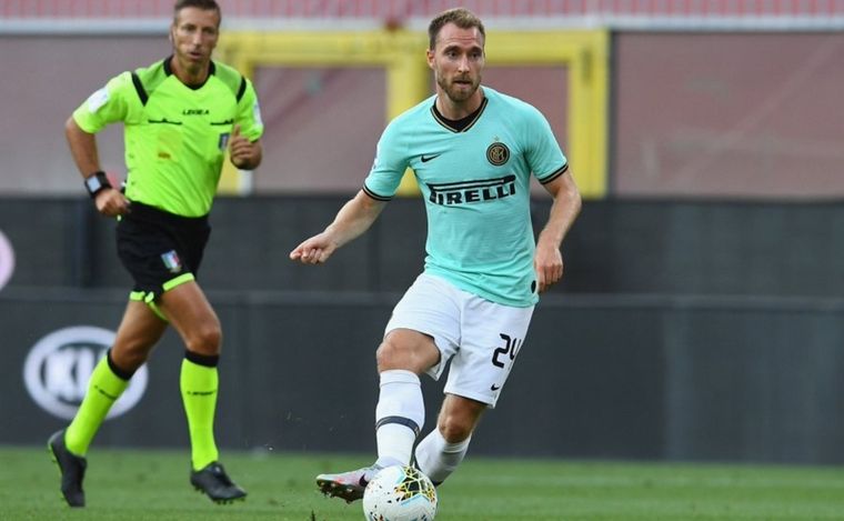 Inter ganó de visitante al Genoa y se acerca a Juventus.