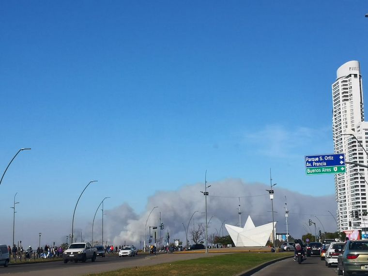 FOTO: Volvió el humo a Rosario.