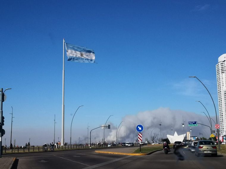 Volvió el humo a Rosario.