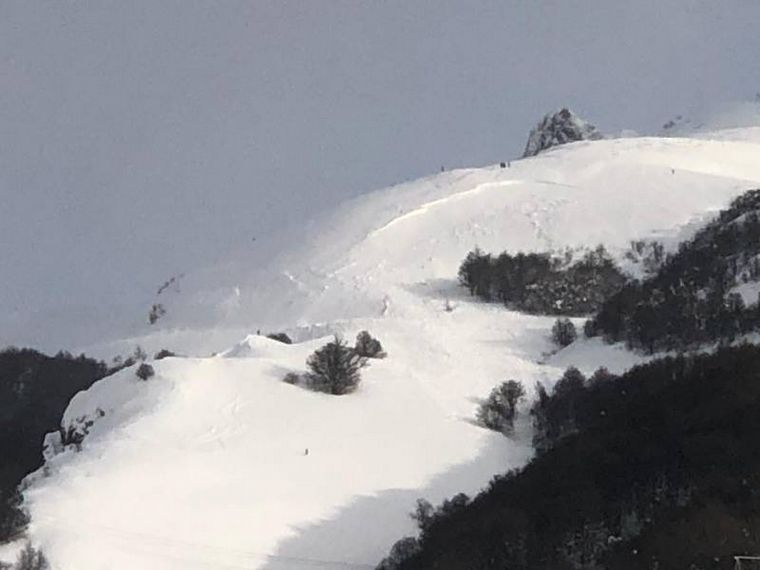 AUDIO: Un jefe de patrullas del Cerro Catedral murió por una avalancha en el lugar