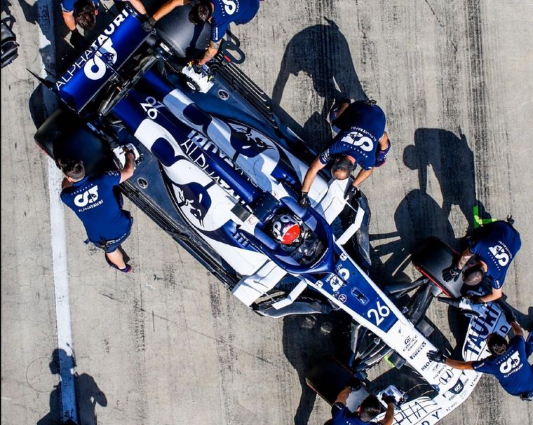 El equipo de mecánicos de un F1 se entrena para los GP