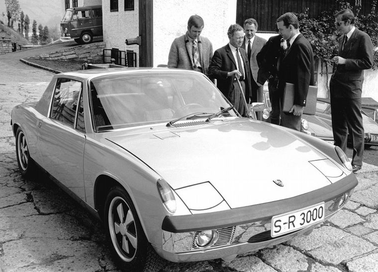FOTO: Ferry Porsche tuvo gran visión para encarar el cambio de modelo de la marca