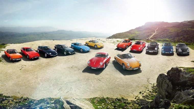 Una emblemática foto de familia con los Porsche de todas las épocas