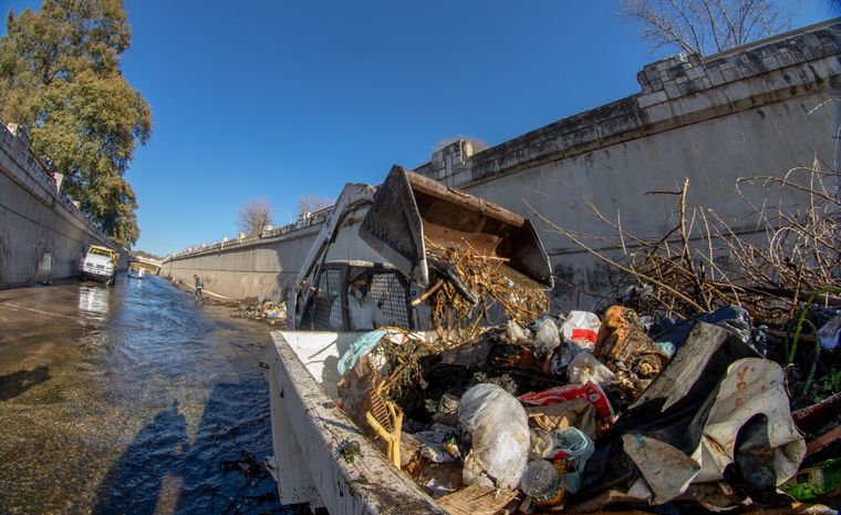 FOTO: Recolectan 12 mil kilos de basura en 300 metros de La Cañada
