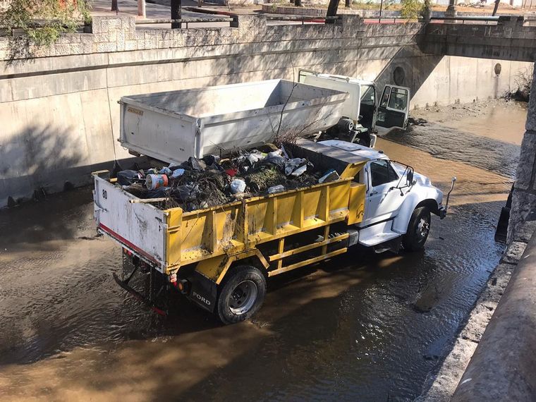 Recolectan 12 mil kilos de basura en 300 metros de La Cañada