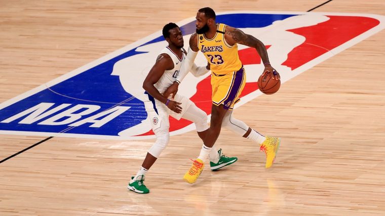 LeBron manda también en la burbuja.