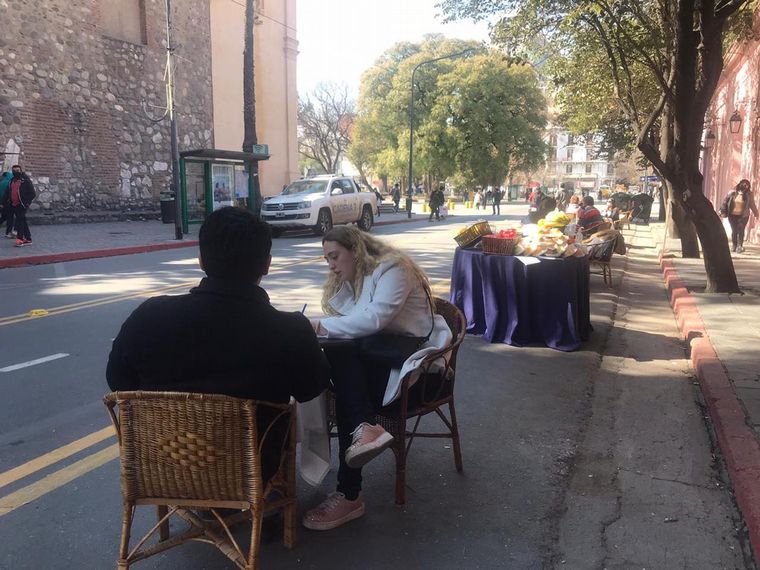 AUDIO: Coronavirus en Córdoba: restorán sacó las mesas a la calle