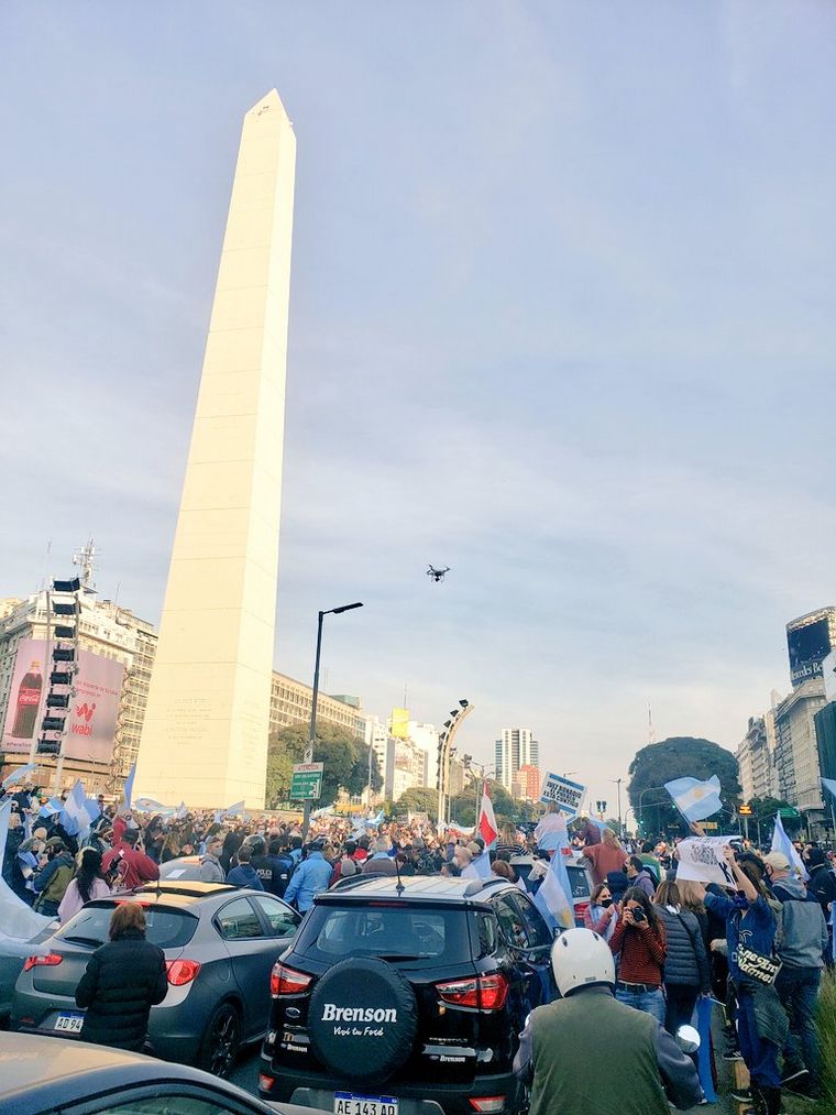 FOTO: Marcha en el Obelisco en contra de la reforma judicial. (FOTO @RicBenedetti)