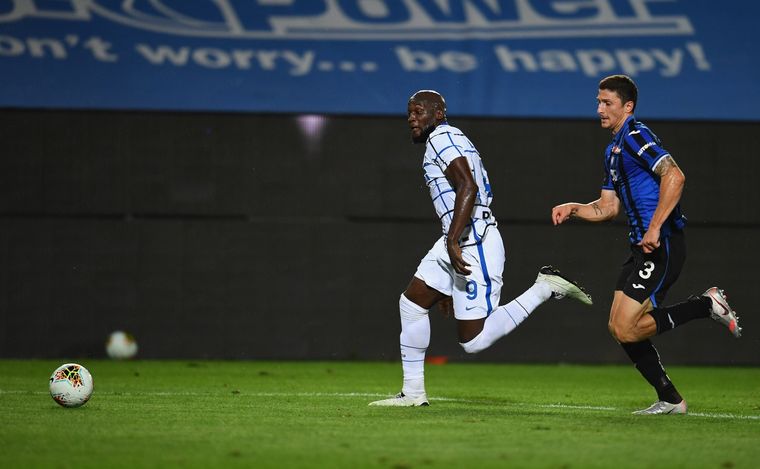 Inter le ganó a Atalanta y quedó como escolta de Juventus.