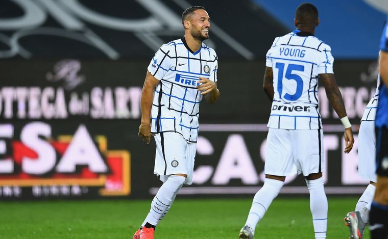 Inter le ganó a Atalanta y quedó como escolta de Juventus.
