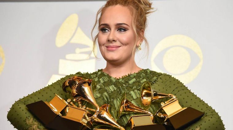 Adele volvió a sorprender con su cambio de look.