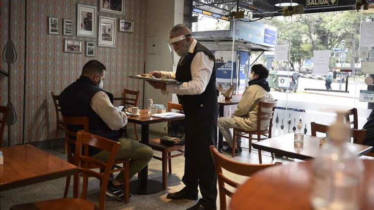 Bares y restaurantes de Córdoba piden extender su horario.