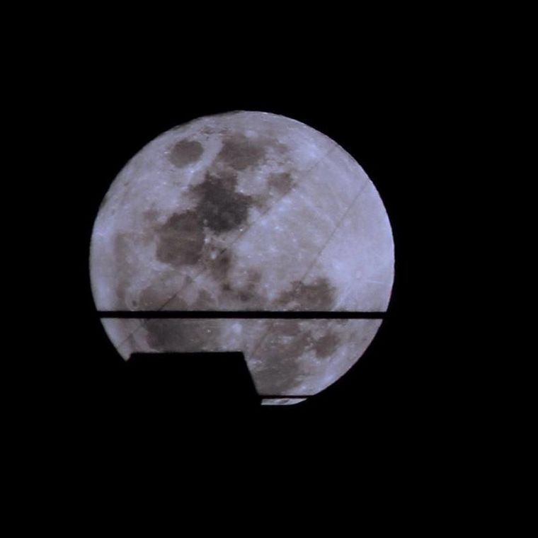 FOTO: La luna llena, un poema en la noche de agosto.