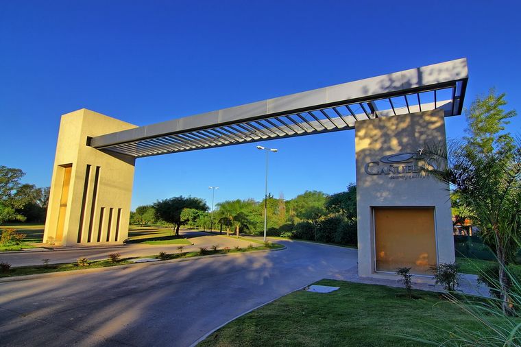 Sólo podrá salir una persona por casa a buscar comida, remedios e insumos esenciales.