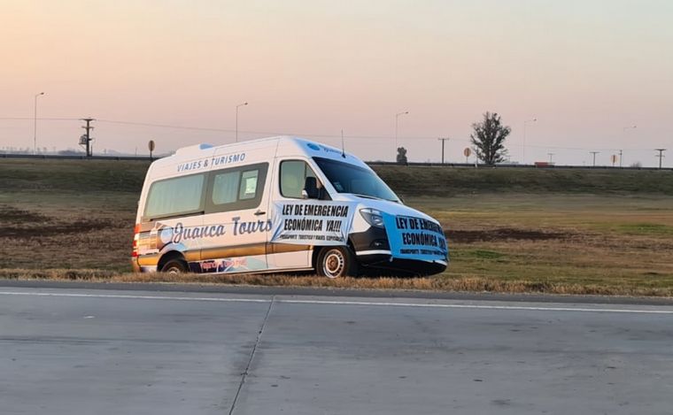 Protesta a la vera de la autopista Córdoba-Rosario.