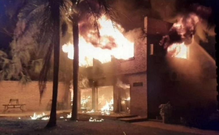 AUDIO: Incendio de gran magnitud en Santo Tomé: una casa afectada