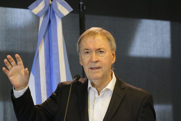 En el acto, Schiaretti anunció la incorporación de 97 respiradores.