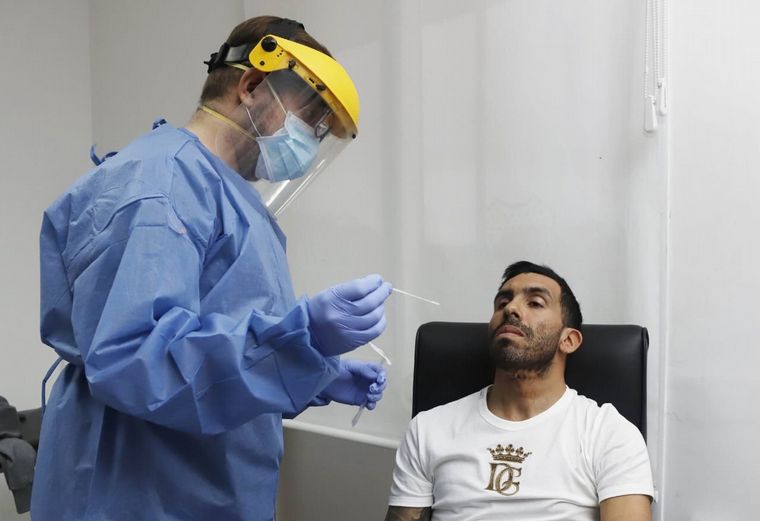 Tevez pasó por el hisopado de coronavirus.