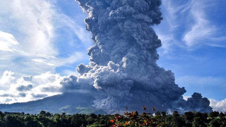 El Volcán Sinabung presenta actividad eruptiva