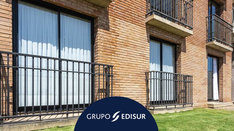 El estilo industrial fusiona la calidez de la madera con la frialdad del acero