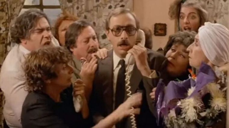 Esperando la carroza (1985)