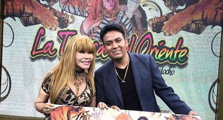 "La Tigresa del Oriente" junto al cantante Elmer Molocho Peralta. Foto de archivo.