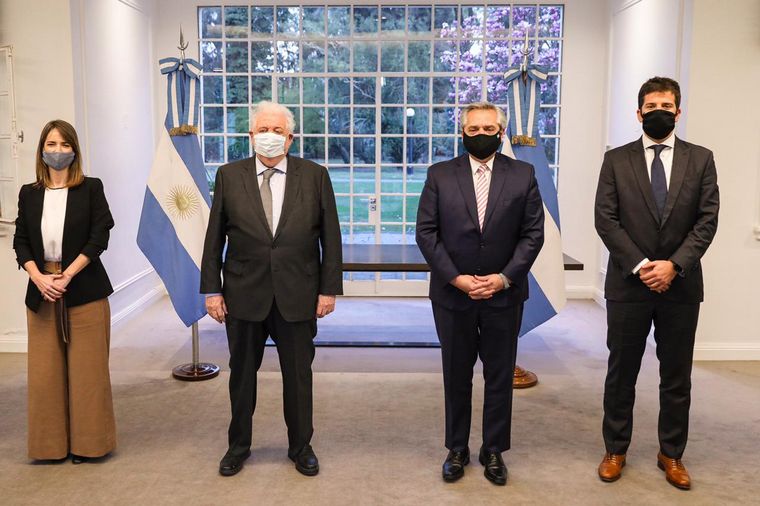 Dra. Agustina Elizalde, Gines González García, Alberto Fernández y Agustín Lamas