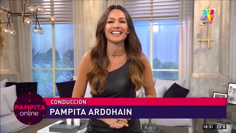 Este viernes Pampita realizó el programa desde su casa.