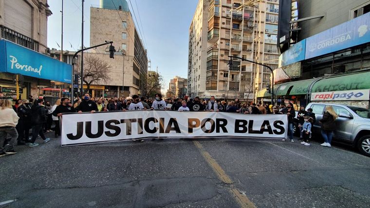 FOTO: Los familiares de Blas Correas se manifiestan en las calles de la ciudad. 