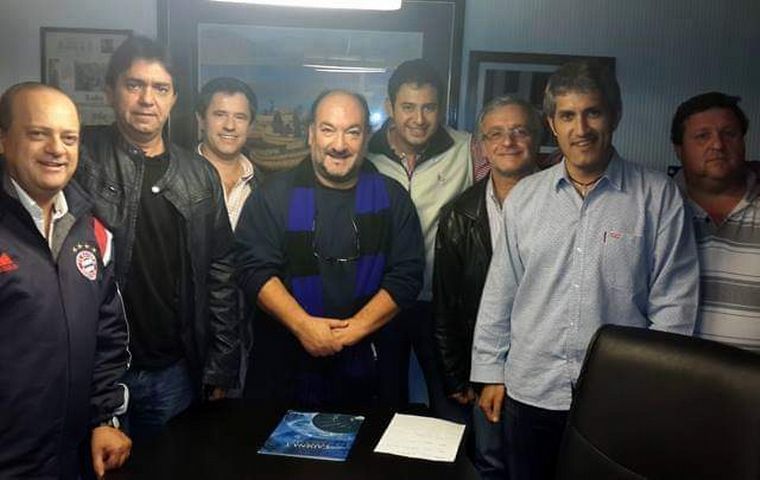 El equipo deportivo de Cadena 3 homenajeó a Wehbe.