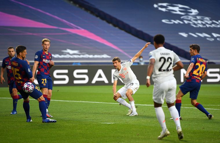 Müller abrió el marcador a los tres minutos.