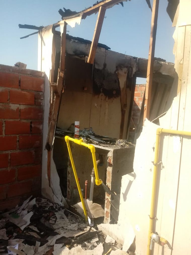 Se prendió fuego la casa de un enfermero del Hospital San Roque.