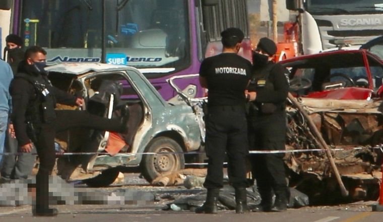 Así quedaron los vehículos tras el choque (Foto: elsol.com.ar)