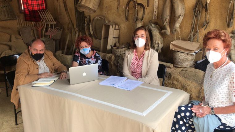 Cadena 3 donó una bandera argentina a la casa museo de San Martín en Palencia.