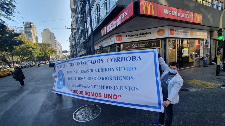 Marcha de médicos en Córdoba Capital.