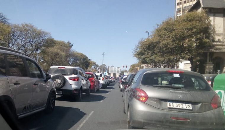 Caravana de médicos autoconvocados en Córdoba Capital.
