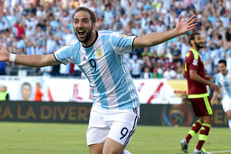 Higuaín nació en Francia, pero eligió defender la camiseta argentina.