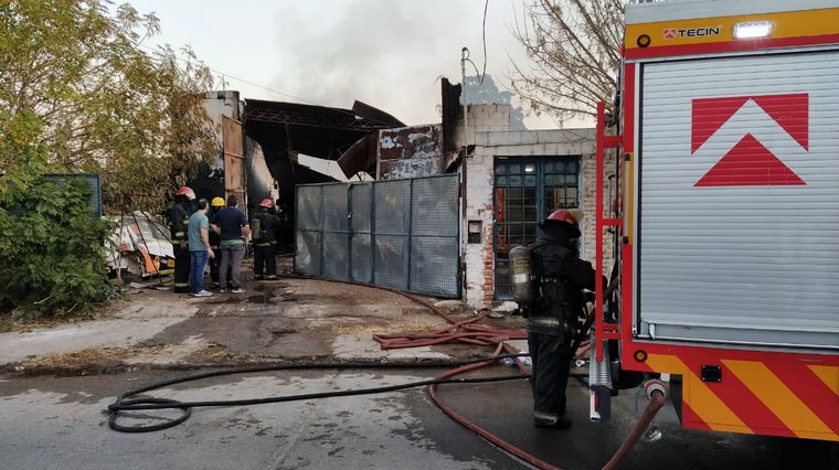 El incendio se registró en un taller de barrio Nueva Italia.