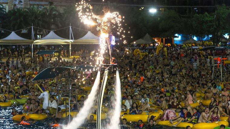 Multitudinaria fiesta en Wuhan (Foto: STR-AFP)