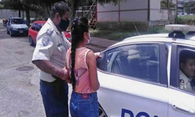 Una mujer trató de envenenar a sus hijos con un jugo, tras discutir con su pareja
