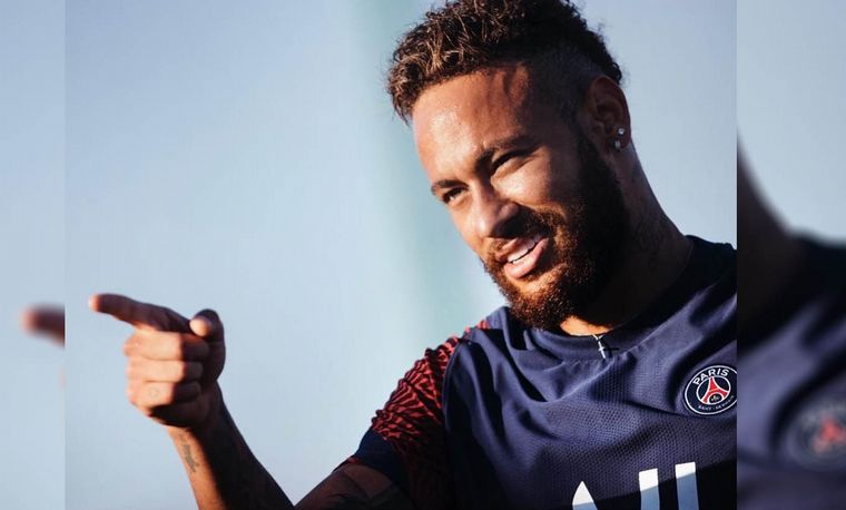 Neymar sale con la ex de Maluma
