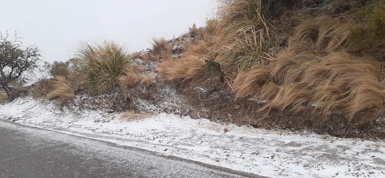 Por nieve, cortan el camino al Filo de las sierras en Merlo